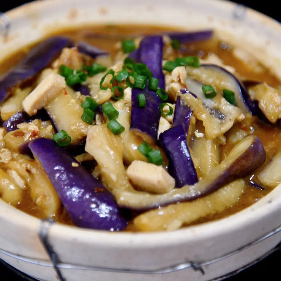 C5. Chicken and eggplant hot pot with salty tish